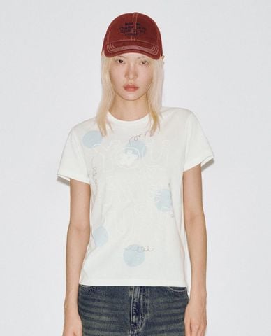  URBAN REVIVO - Áo thun nữ cổ tròn tay ngắn in họa tiết 