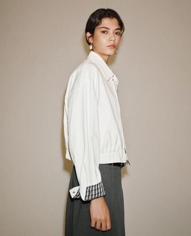  URBAN REVIVO - Áo khoác croptop nữ cổ bẻ sọc caro 
