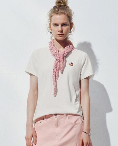  URBAN REVIVO - Áo thun nữ cổ tròn tay ngắn thêu họa tiết 