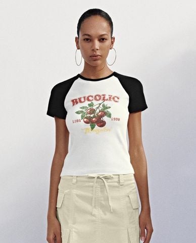  URBAN REVIVO - Áo croptop nữ cổ tròn tay ngắn Printed 