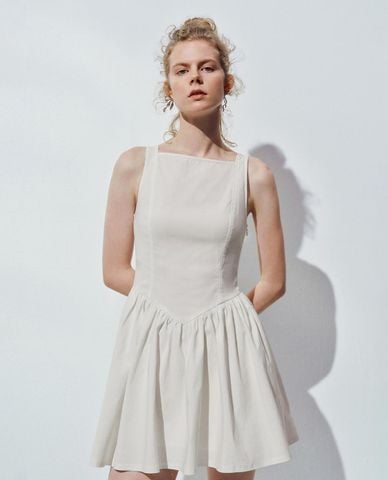  URBAN REVIVO - Đầm hai dây mini cổ vuông xếp li 