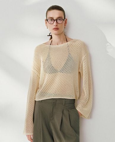  URBAN REVIVO - Áo dệt kim nữ cổ thuyền tay dài xuyên thấu 