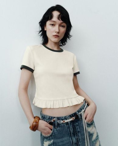  URBAN REVIVO - Áo croptop nữ cổ tròn tay ngắn phối viền 
