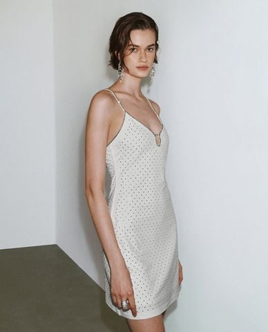  URBAN REVIVO - Đầm hai dây mini cổ V đính đá 