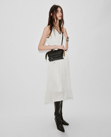  URBAN REVIVO - Đầm sát nách midi cổ V phối thắt lưng 