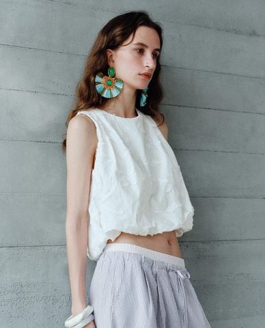  URBAN REVIVO - Áo sát nách nữ dáng phồng phối hoa văn 