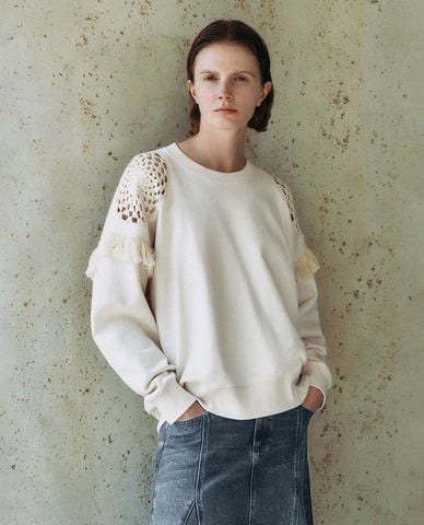  URBAN REVIVO - Áo sweatshirt nữ cổ tròn hiện đại 