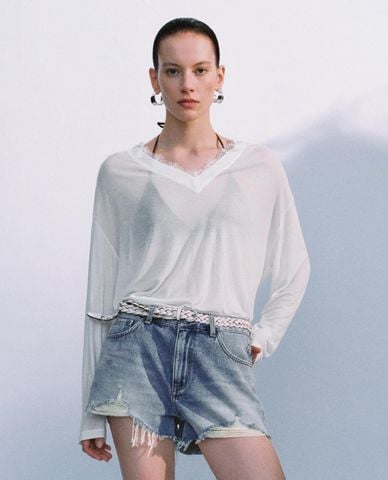  URBAN REVIVO - Áo kiểu nữ cổ V tay dài xuyên thấu 