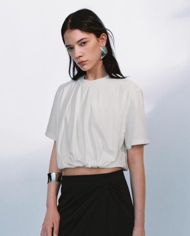  URBAN REVIVO - Áo croptop nữ cổ tròn tay ngắn 