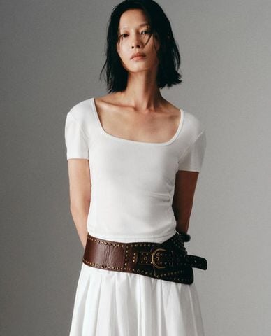  URBAN REVIVO - Áo kiểu nữ cổ vuông tay ngắn đan chéo 