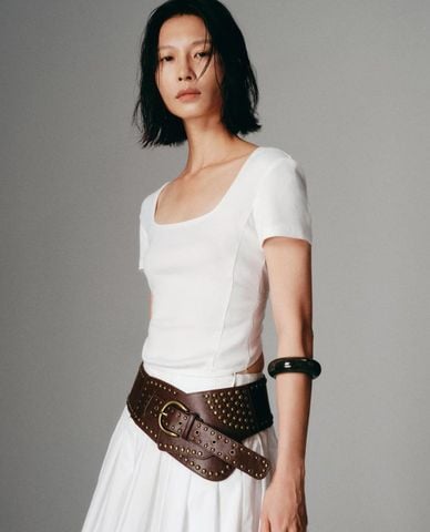  URBAN REVIVO - Áo kiểu nữ cổ vuông tay ngắn đan chéo 