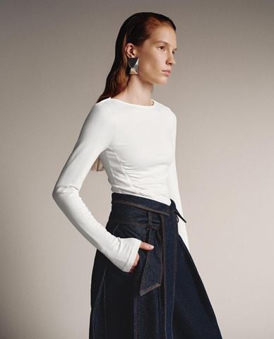  URBAN REVIVO - Áo kiểu nữ cổ tròn tay dài xếp nếp 