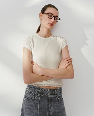  URBAN REVIVO - Áo thun nữ cổ tròn tay ngắn viền ren 