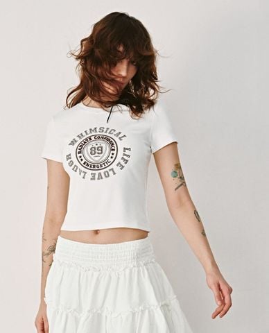  URBAN REVIVO - Áo thun nữ cổ tròn tay ngắn in chữ 