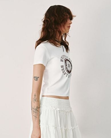  URBAN REVIVO - Áo thun nữ cổ tròn tay ngắn in chữ 