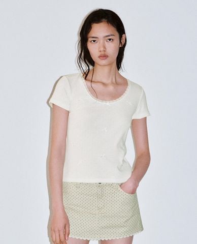  URBAN REVIVO - Áo thun nữ cổ vuông tay ngắn phối nơ 