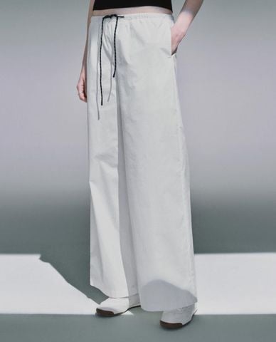  URBAN REVIVO - Quần nữ ống rộng lưng cao phối dây rút 