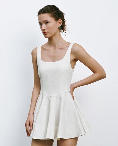  URBAN REVIVO - Đầm hai dây mini cổ vuông dáng xòe 