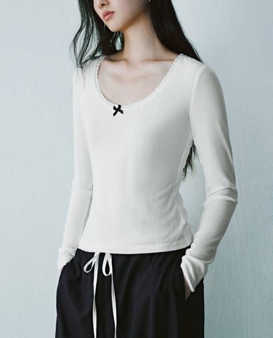  URBAN REVIVO - Áo thun nữ cổ tròn nữ tính 