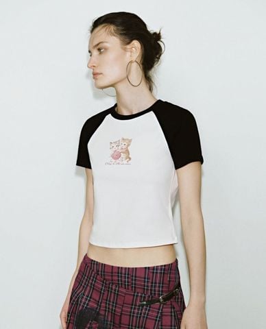  URBAN REVIVO - Áo thun nữ cổ tròn tay ngắn phom ôm 