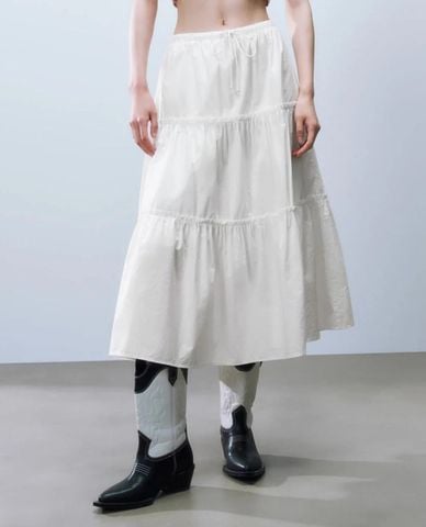  URBAN REVIVO - Chân váy xếp tầng midi lưng thun 