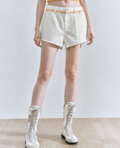  URBAN REVIVO - Quần short jeans nữ lưng cao 