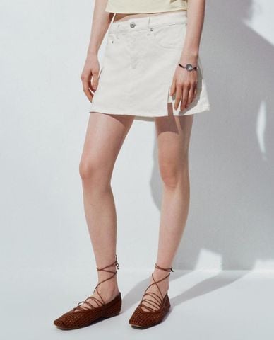  URBAN REVIVO - Chân váy denim mini xẻ tà 