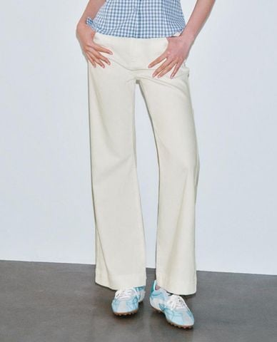  URBAN REVIVO - Quần jeans nữ ống loe cạp cao 