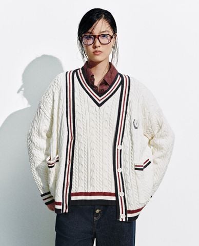  URBAN REVIVO - Áo khoác cardigan nữ cổ V tay dài phối túi 