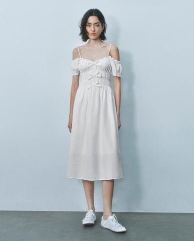  URBAN REVIVO - Đầm hai dây midi trễ vai 