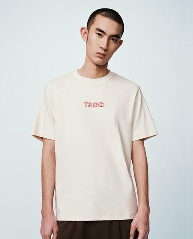  URBAN REVIVO - Áo thun nam cổ tròn tay ngắn in chữ 