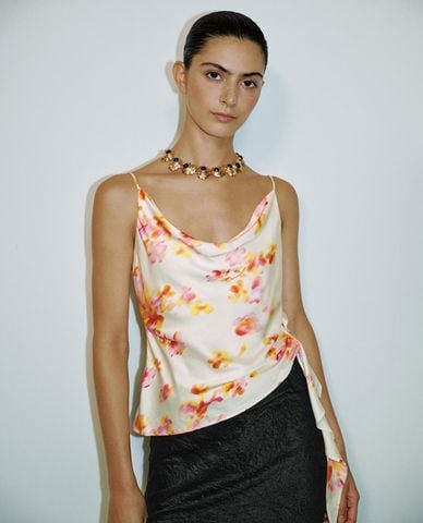 URBAN REVIVO - Áo hai dây nữ cổ V Floral Cami 