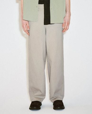  URBAN REVIVO - Quần jeans nam ống rộng tối giản 