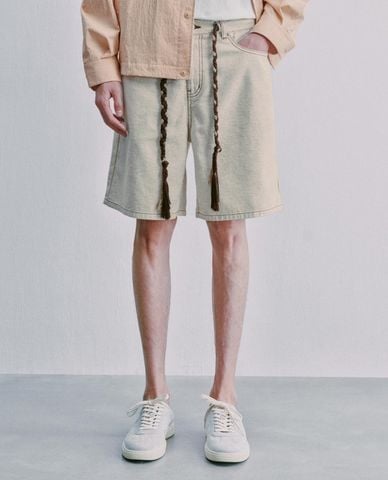  URBAN REVIVO - Quần short jeans nam phối dây tua rua 