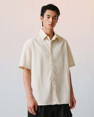  URBAN REVIVO - Áo sơ mi nam cổ bẻ tay ngắn hiện đại 