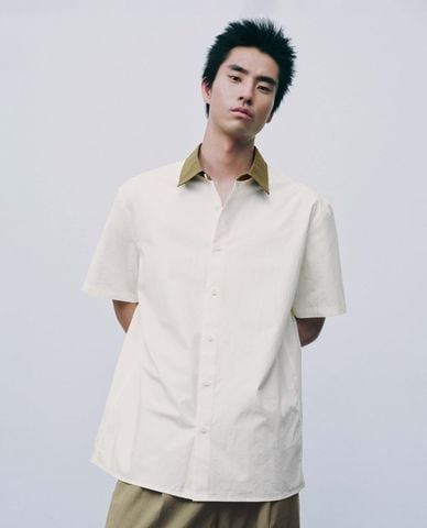 URBAN REVIVO - Áo sơ mi nam tay ngắn phối màu tương phản 