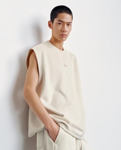  URBAN REVIVO - Áo ba lỗ nam cổ tròn thêu chữ tối giản 
