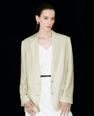  URBAN REVIVO - Áo khoác blazer nữ cổ V tay dài Notched Collar 