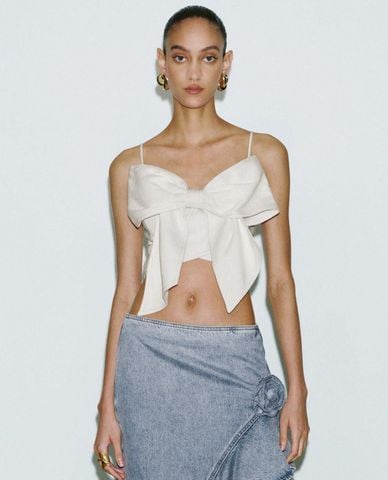  URBAN REVIVO - Áo hai dây nữ phom croptop phối nơ 