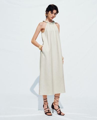  URBAN REVIVO - Đầm sát nách midi cổ yếm phom suông 