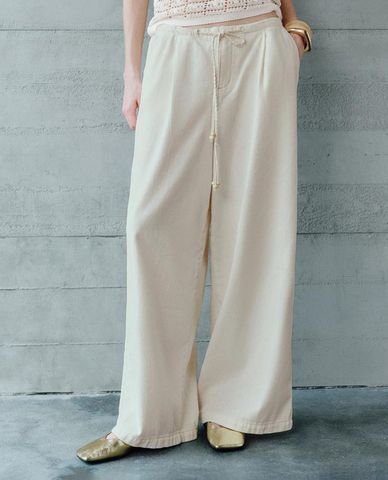  URBAN REVIVO - Quần jeans nữ ống rộng lưng thun thắt dây 