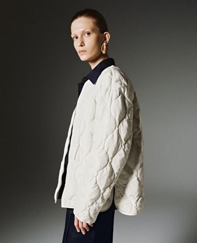  URBAN REVIVO - Áo khoác chần bông nữ cổ tròn tay dài 