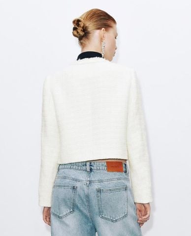  URBAN REVIVO - Áo khoác tweed nữ phom croptop phối nút 