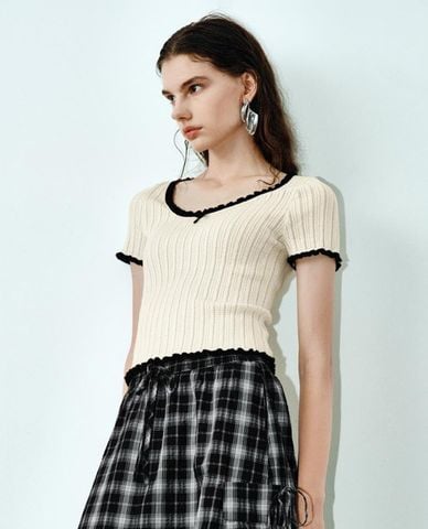  URBAN REVIVO - Áo dệt kim nữ cổ vuông tay ngắn phối viền 