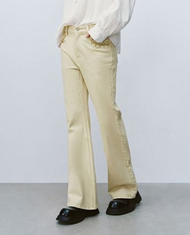  URBAN REVIVO - Quần jeans nữ ống loe thời thượng 