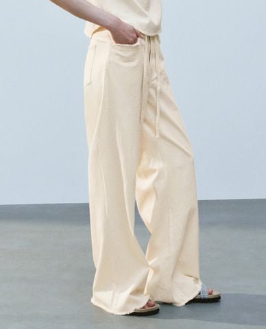  URBAN REVIVO - Quần jeans nữ ống rộng phối dây rút 