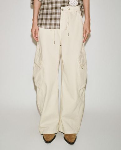  URBAN REVIVO - Quần jeans nữ ống rộng dây rút phối túi hộp 