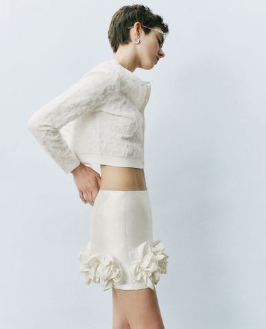  URBAN REVIVO - Áo khoác cardigan nữ phom croptop hiện đại 