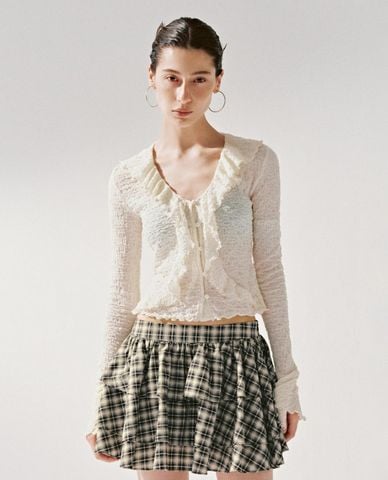  URBAN REVIVO - Áo kiểu nữ cổ V tay dài phối bèo nhún 