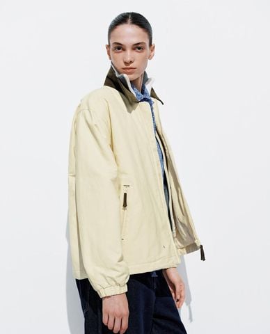  URBAN REVIVO - Áo khoác bomber nữ cổ bẻ khoá kéo 